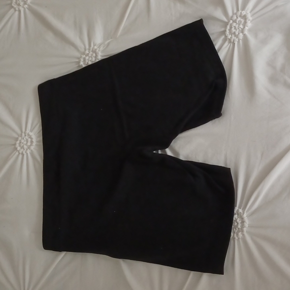 HUE cotton bike shorts women's size M - Picture 3 of 3